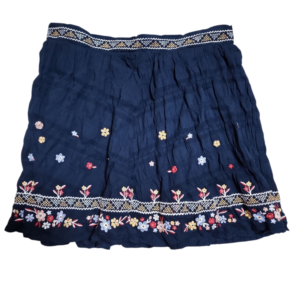 NWT Francesca’s Floral Navy Embroidered Skirt Size Large